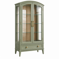 Vitrina 90 x 45 x 180 cm de madera verde salvia con puertas de vidrio y cajón estilo clásico